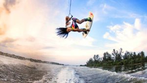Quelle taille de wakeboard choisir pour une expérience optimale ?