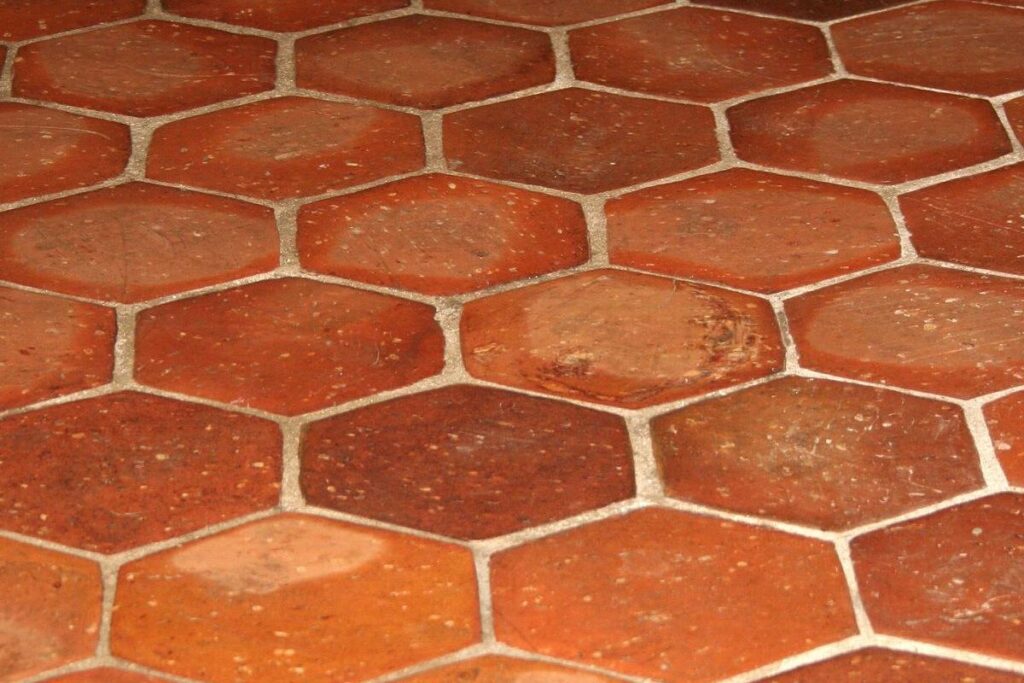 Comment nettoyer des tomettes après travaux